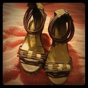 (BOGO 50% off)Cheetah print wedges